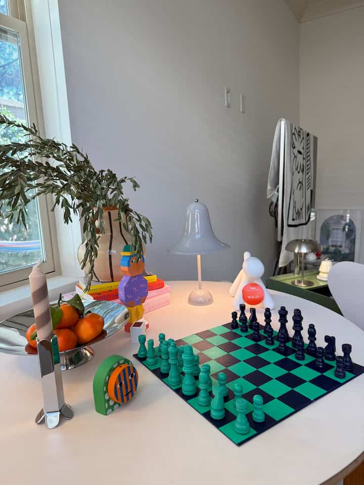 #WhiteInterior #PopOfColor #ColorfulMinimalism #GreenHomeVibes #WarmModernStyle #FreshInteriorLook #chess #colorfulinterior