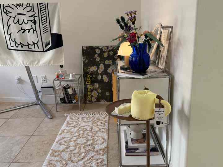 #WhiteBase #ColorPop #OrangeTone #FreshVibe #CleanLook