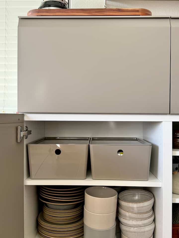 Obsessed with IKEA’s KUGGIS storage box in the new dark gray-beige color.
Functional, minimal, and so aesthetic—perfect for keeping things tidy without compromising style.

#ikea #ikeacabinet #ikeastorage #storagebox #storageinterior #organizedstorage #cabinet 