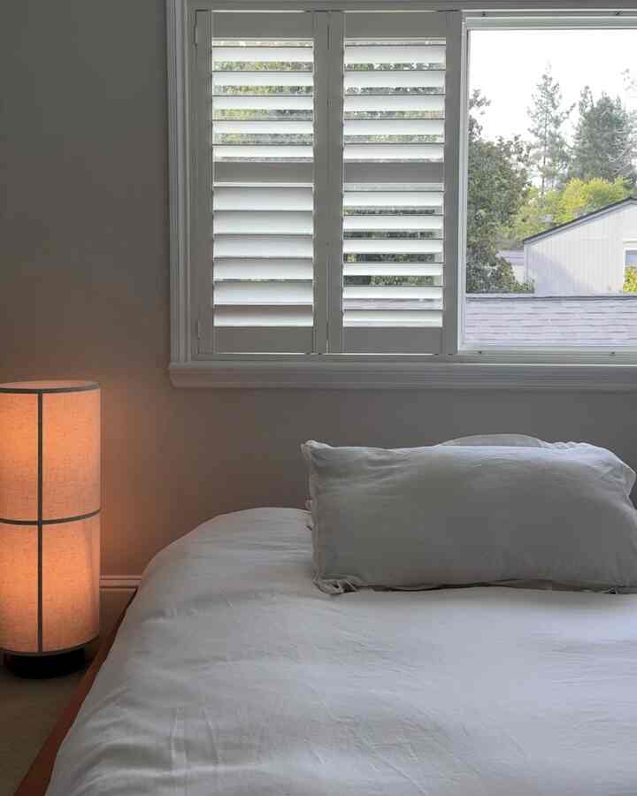 All white bedding for a minimal bedroom

#minimalinterior #platformbed #sunatsix #audoCPH #whitebedding