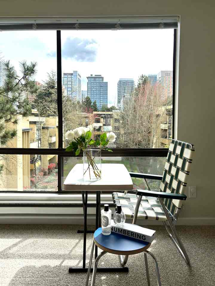 When green meets blue — magic happen

#blueinterior #blue #diningroom #diningtable #stoolchair #livingroom #colorofhouse #colorinterior #popsofcolor #piano #minimal