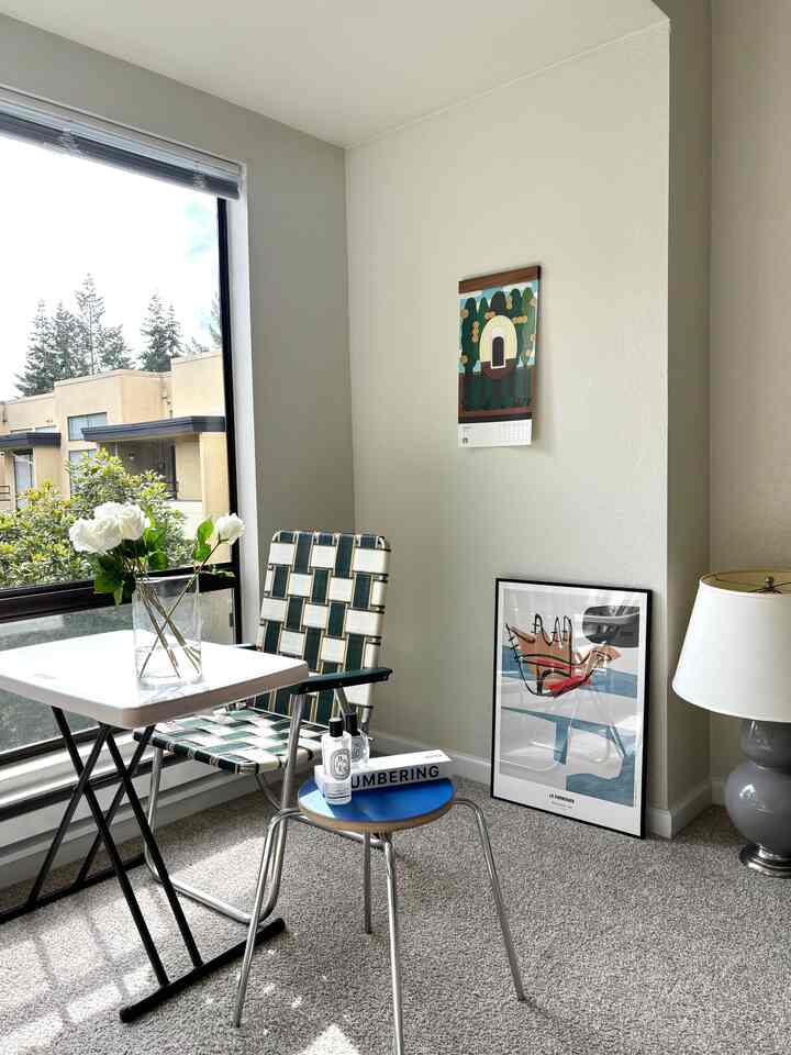 Mix of vibrant colors

#posofcolor
#posterframe #poster #posterinterior #colorofhouse #colorinterior #color #green #blue #greeninterior #blueinterior 