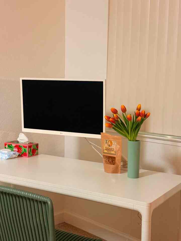 My cozy home office #greengreen #homeoffice 