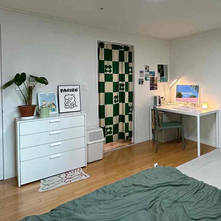 My cozy room #green #greenterrier 