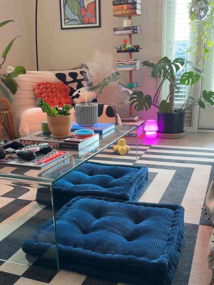 Love this shot 🤩🙂‍↔️ 
#home #interiorinspo #homedecorinspiration #apartmenttour #homebody #apartmenttherapy #homedecor #design #cozyhome #home #decor #interior #interiordesign #motivation #homedesign #home #apartment #apartmentliving #vibes #favorite #apartmentdecor #interiorhome #homevibes #myinteriorstyle