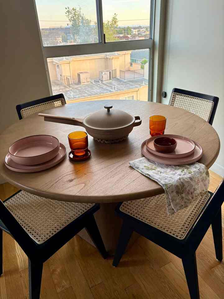 My spring color palette includes warm tones, botanical touches, and lots of woven texture 🍓 #tablescape #warmtoneinterior #diningtable #dinnerware #ourplace #alwayspan