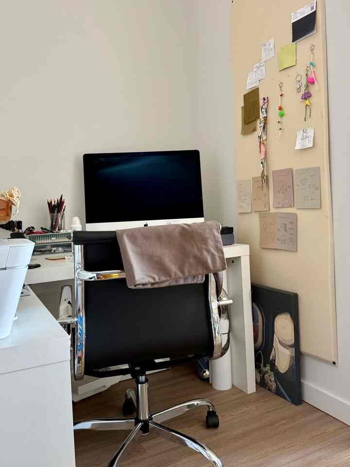 The cutest office space! #smallspace #workspace #smalloffice 