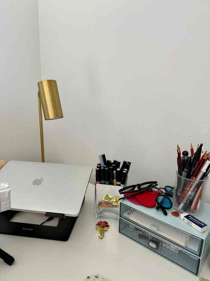 What’s currently on my desk! #essentials #workspace #smallspaces #organization