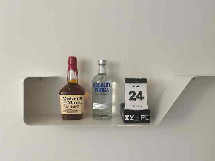 🥃 Whisky & Vodka

#wallshelf
#whiteinterior
#simpleinterior
#moderninterior

