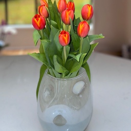 Some of my favorite things to do in the morning - look at the flowers and have breakfast! I think this vase is quite unique with its shape 🤍 #interiordesign #design #home #decor #homedecor #homedecoration #homedesign #homedecorideas #japandi #nordic #midcenturymodern #midcentury #mcm #modern #scandihome #scandinaviandesign