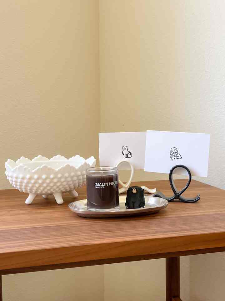 Gloss, grain, and cream.
Just enough—never too much. 

#understetedElegance #Naturaltones #lessbutbetter 