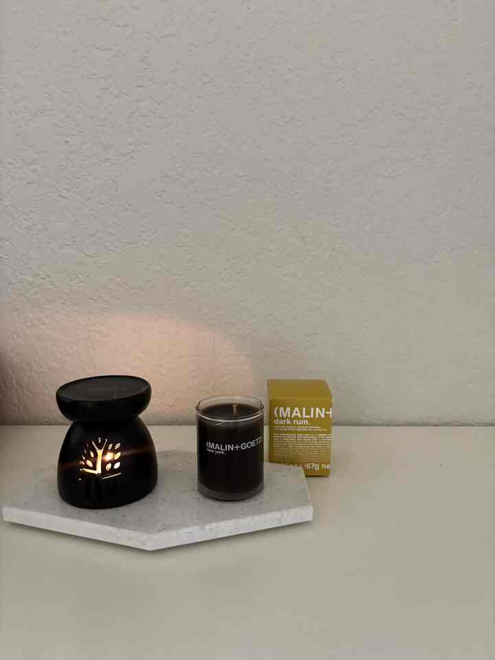 I’m greeted by a pleasant aroma


#scentedcandle #Scent #aroma #hallwayinterior #hallwayapartment #enterance #doormat