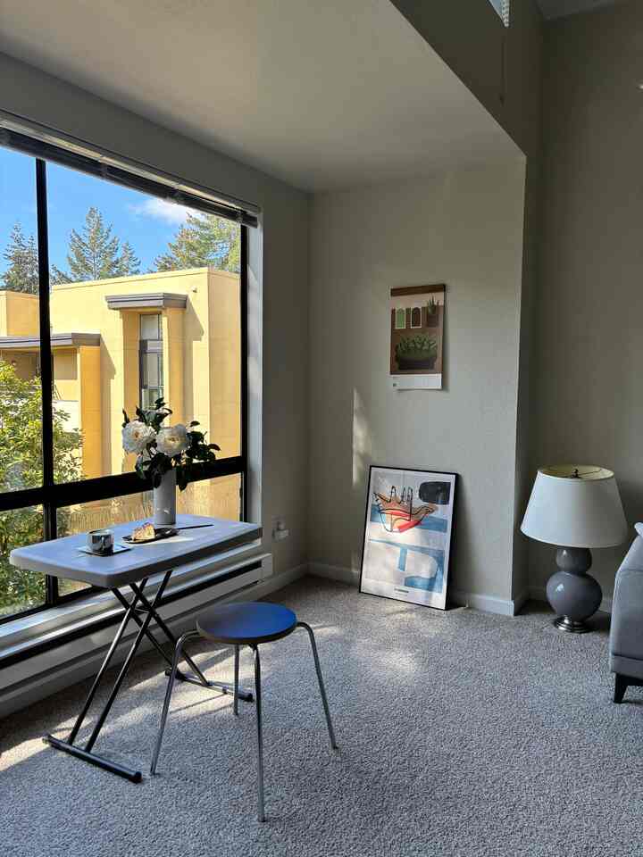 Spring weather makes my heart flutter.
What do you love the most about spring?

#spring #springinterior #poster #colorofhouse #colorinterior #posterframe #posterpicture #livingroom