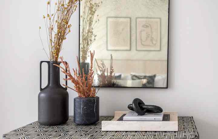 Simple and clean styling to keep it fresh! #style #stylinghome #styling #stylishinterior #decoratemyroom #decoratingtips 