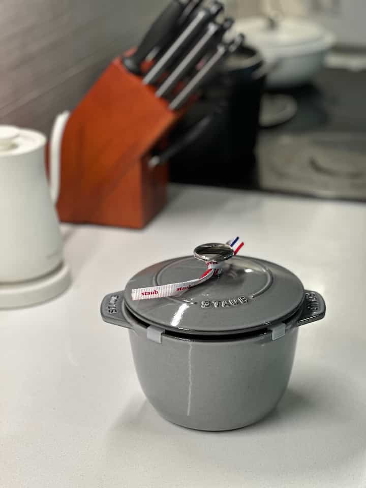 Deciding what to cook for dinner with Staub cocotte!

#kitcheninterior #cooking #kitchenappliance #staub 