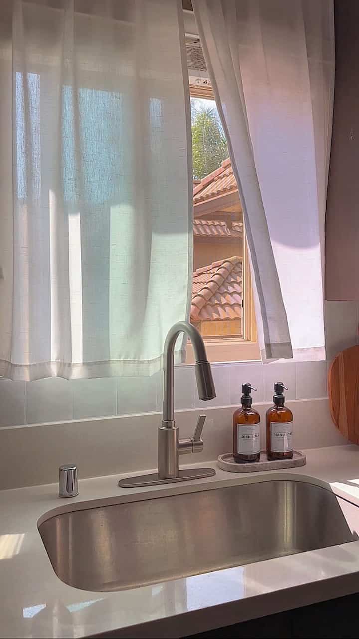 There is something therapeautic about making matcha at home 🍵🫖 #matcha #kitchen #bubbleglasses #glassware 