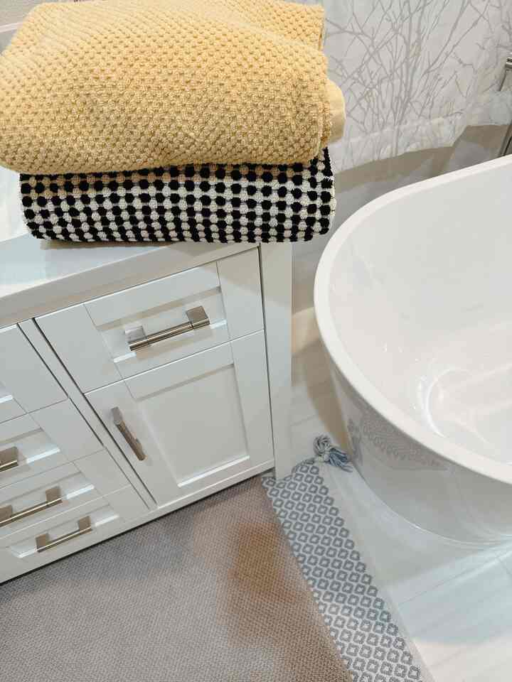 I especially enjoy using patterned fabrics in the bathroom. They bring a pop of interest to a simple white space, so I find myself reaching for them often.

#bathroomstorage #pattern #fabric 