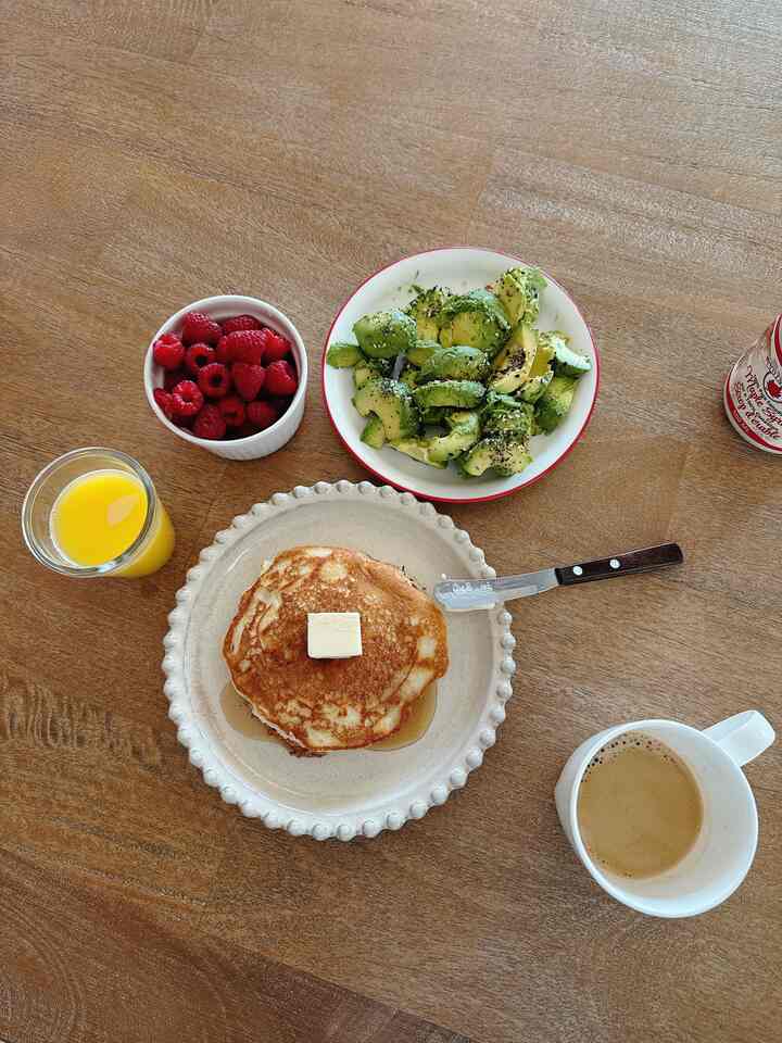 Weekend Brunch 🥰

I love tableware with small, delicate details. Even without bold colors, I’m drawn to the soft, rounded shapes that line the edges of the plates.

#diningtable #tableware #brunchplate 