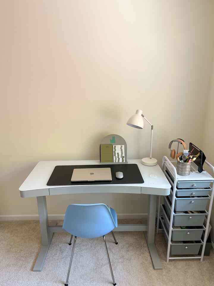 Mid tone neutrals layered to create a desk space that feels calm and steady.
#deskinspo #calmspace #deskmat #homeoffice 