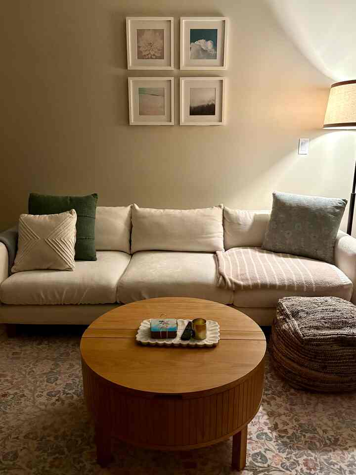 Clean and simple ✨ #livingroom #floralrug #whitecouch #bohoaccents