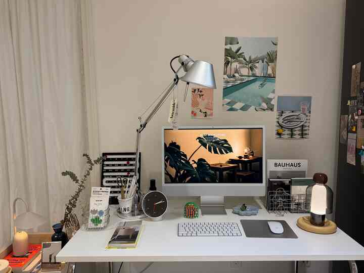 My mid-century modern desk with a soulful, cozy twist.🤎

#midcentury #MidCenturyModern #desk #deskterrier #homeoffice #deskinterior 