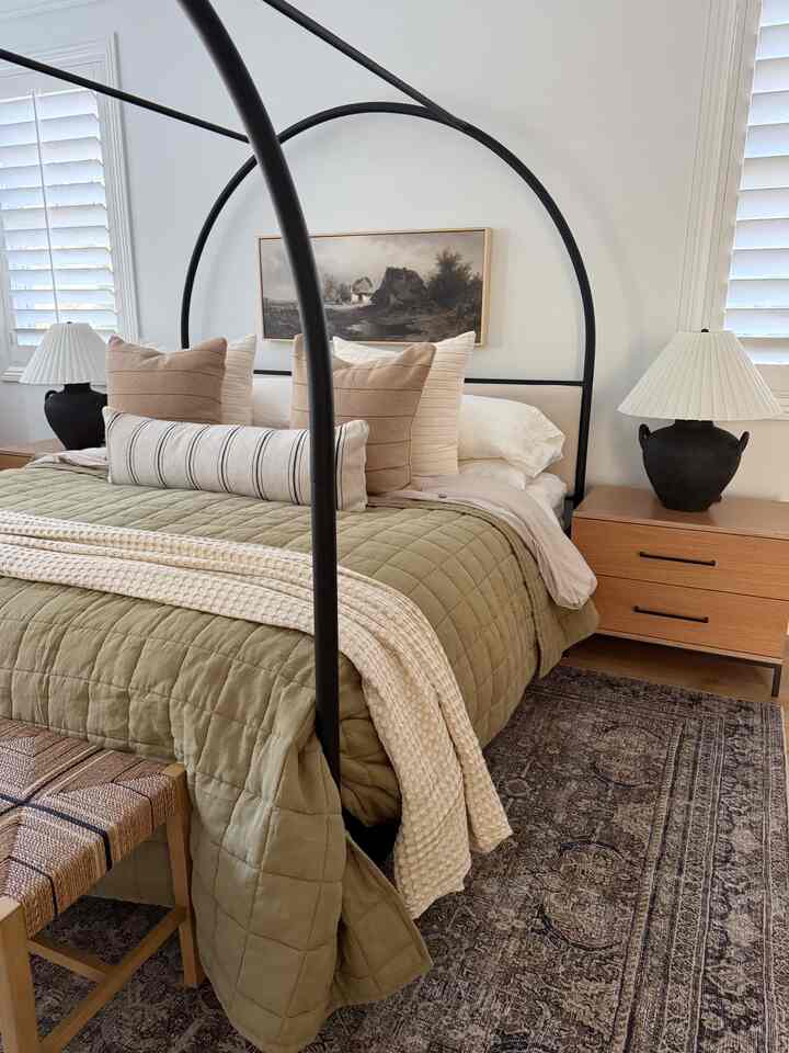 Modern bedroom interiors. #moderndesign #cozybedroomdesign #bedroominteriors 