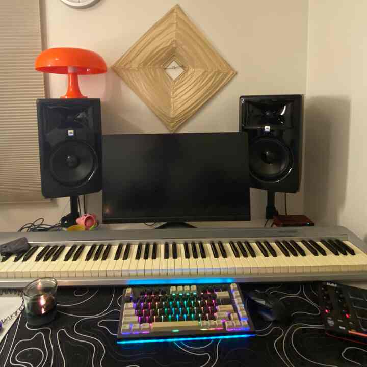 What kind of music do you guys think I make in here? #mcm #doimakemusic?