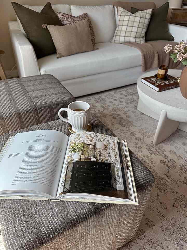 Have been loving these new ottomans in our living room! #ottomans #stripes #traditonaldecor 