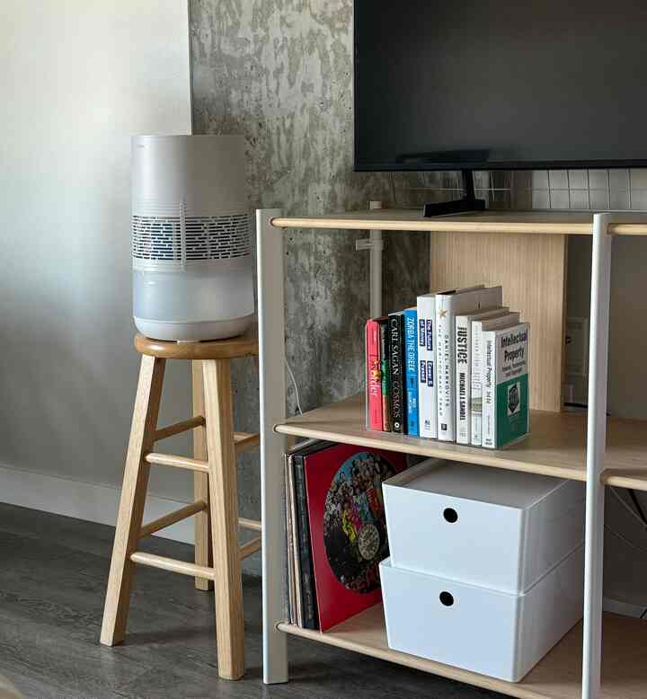 Stay moist with a humidifier🌫️🩵
#humidifier #livingroom #humiditycontrol #smarthome #organization