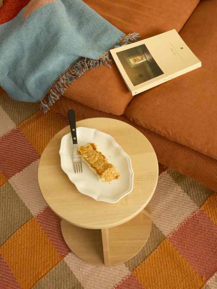 desert time 🤤

#livingroominterior #orangehue #colorinterior #colorofhouse #desert #tableware