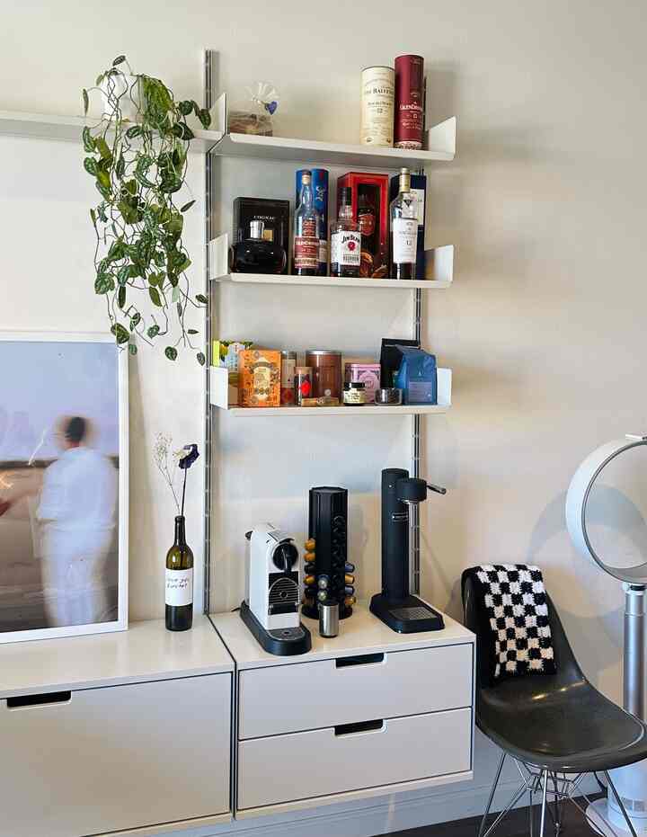 Cozy living room 🏠 
#vitsoe #ikea #livingroominterior #minimalliving 