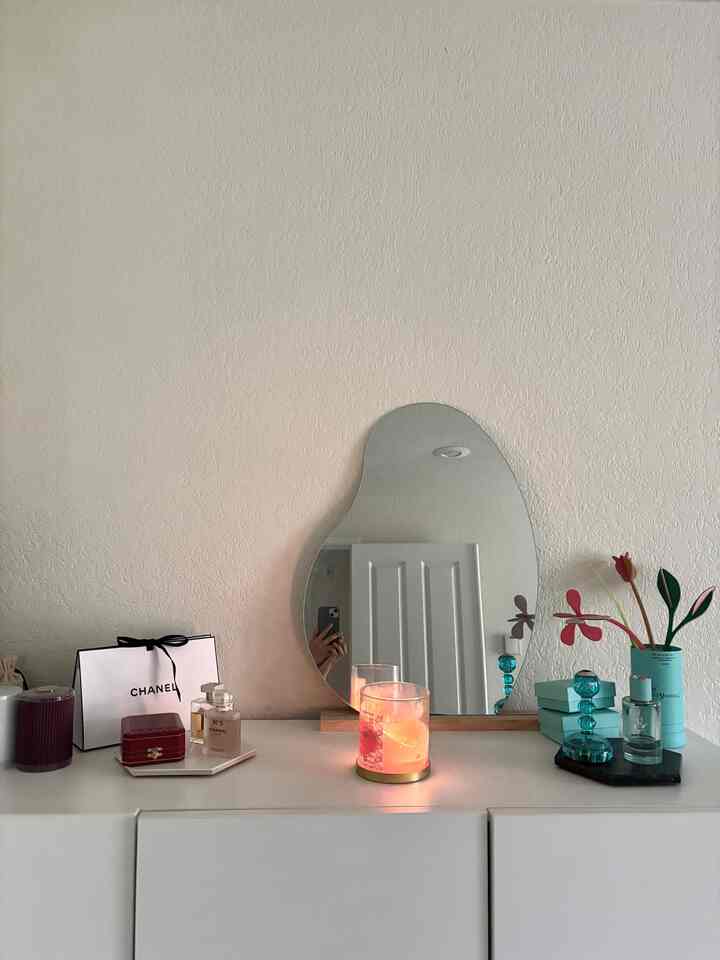 Easy way to elevate my home.
This lovely scent is filling the whole house.

#scent #elevatehome #candle #candleholder #roomspray #diffuser #livingroom