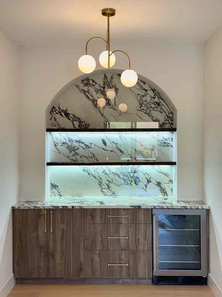 Just finished the dry bar ✨
I love how it turned out!

#bar #barinterior #drybar #builtinbar 