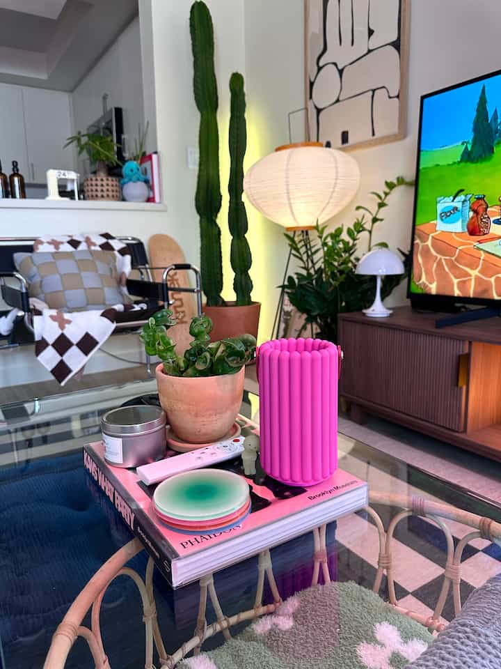 Beautiful view at home 🥹 

#apartmentstyling #cornersofmyhome #interiorlighting #mylvngrm #interiordesign #livingroominspiration #apartmenttherapy #midcenturymodern #slowhome #ApartmentDecor #cozyroom #interiorhome #anothachoppa #eclectichome #howwelive
#midcenturymoderndesign #apartmentinterior #homevibes #spotlightonmyhome #interiorstyling #designfurniture #cozyhome #interiorstyling #interiorinspo #homedecorinspiration