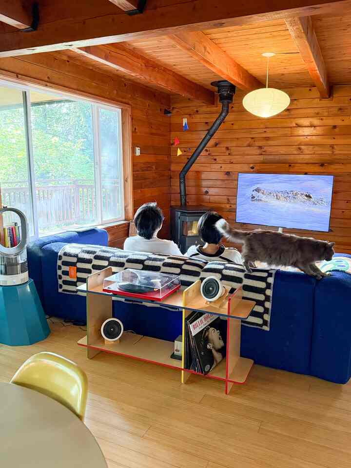 Cozy weekday afternoon 🏡 

#colorofhouse #70shouse #cabinhome 