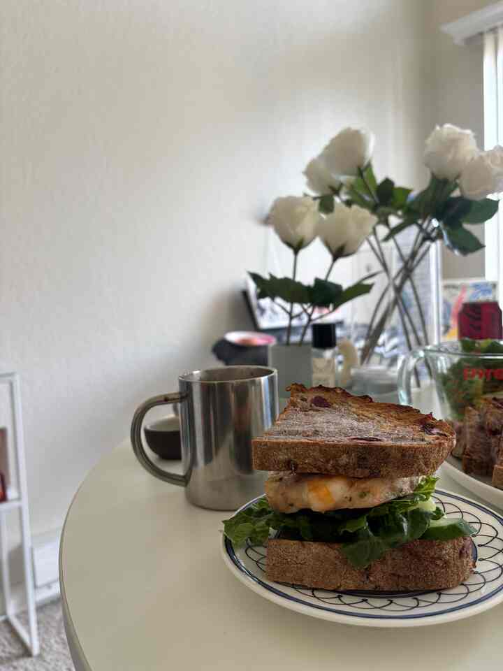 I was going to make a shrimp burger, but I didn’t get any buns. So I just made an open sandwich instead.


#brunchplate #brunch #opensandwich #coffee