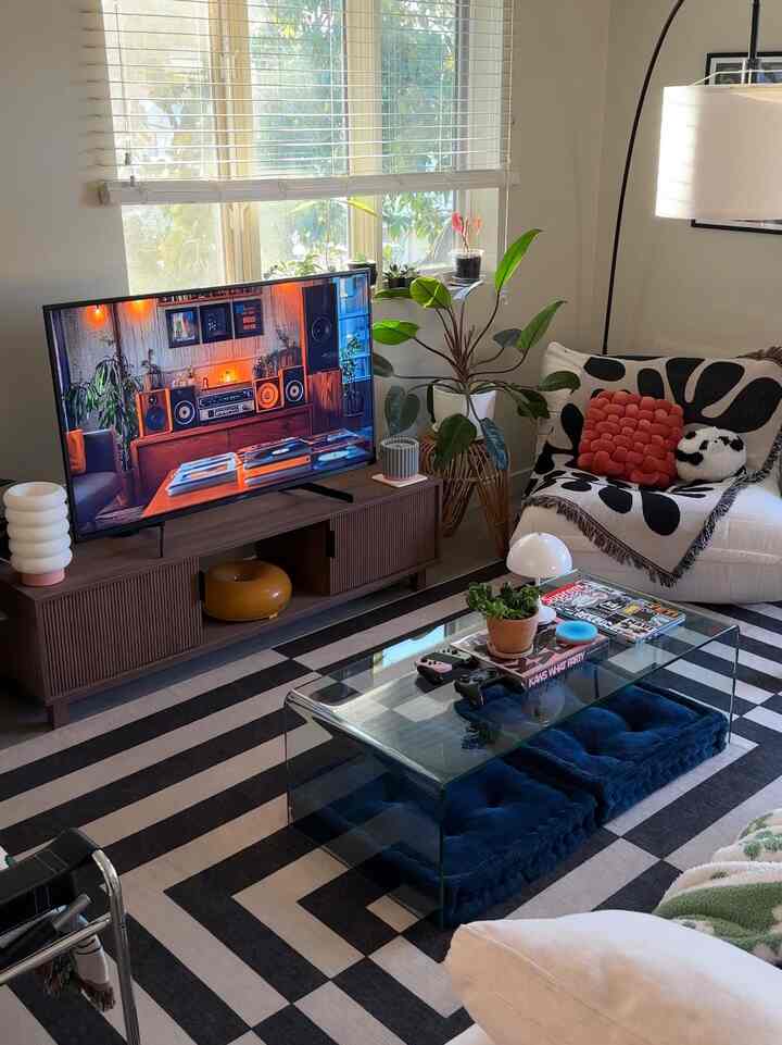 Vibrant and cozy!

#homedecor #bauhaus #interior #homey