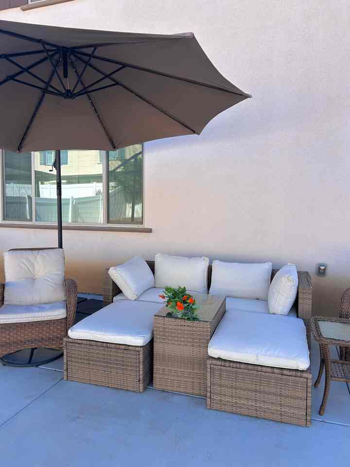 As the weather improves, I begin by tidying up the backyard. It’s finally the season to sit outside, read a book, and sip coffee☕️ 
#exterior #backyard #patio #metime