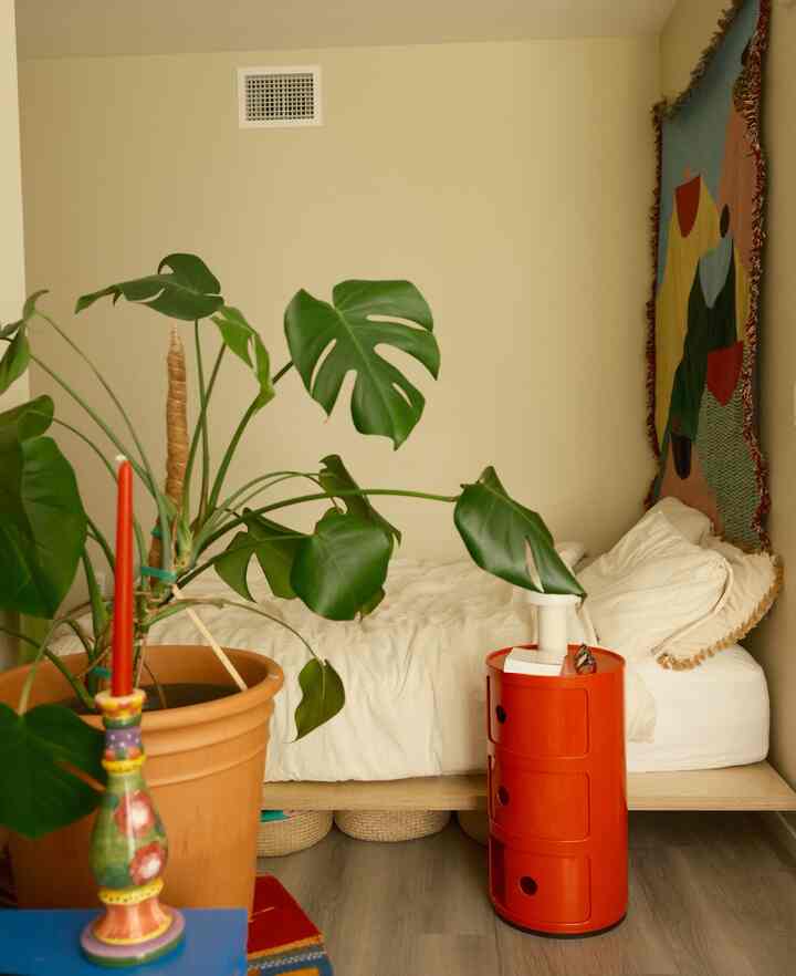 did you notice something new here? 🫢
I got a red kartell storage unit!! 
I was worried it would be too red but I think it works nicely with my space. what do you think? 

#kartell #floyd #bedroominterior #Red #colorinterior 