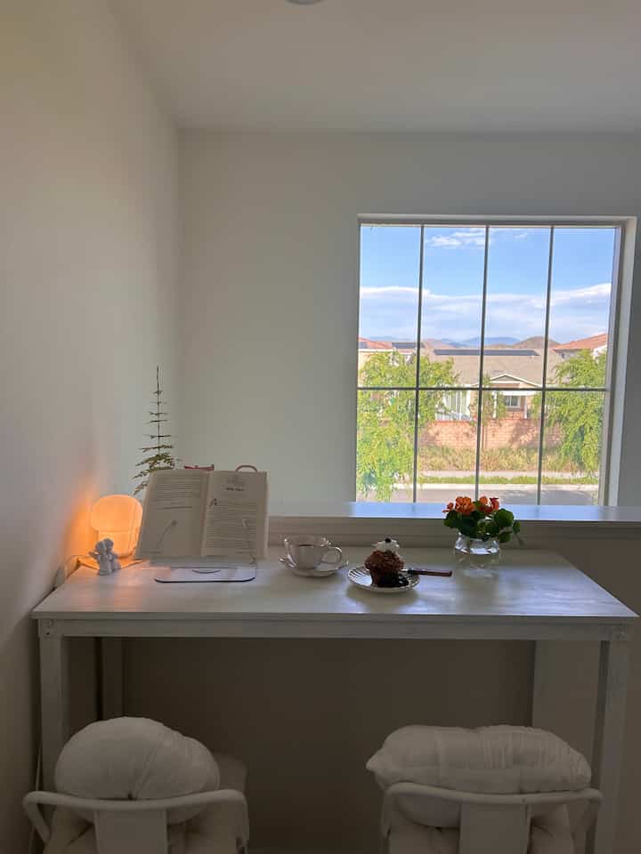 At my cozy #hallway #homecafe ☕️
Just sipping homemade coffee and enjoying a blueberry muffin from Aldi brings me as much joy as any trip to a real café.
#hallwayinterior #cofeezone