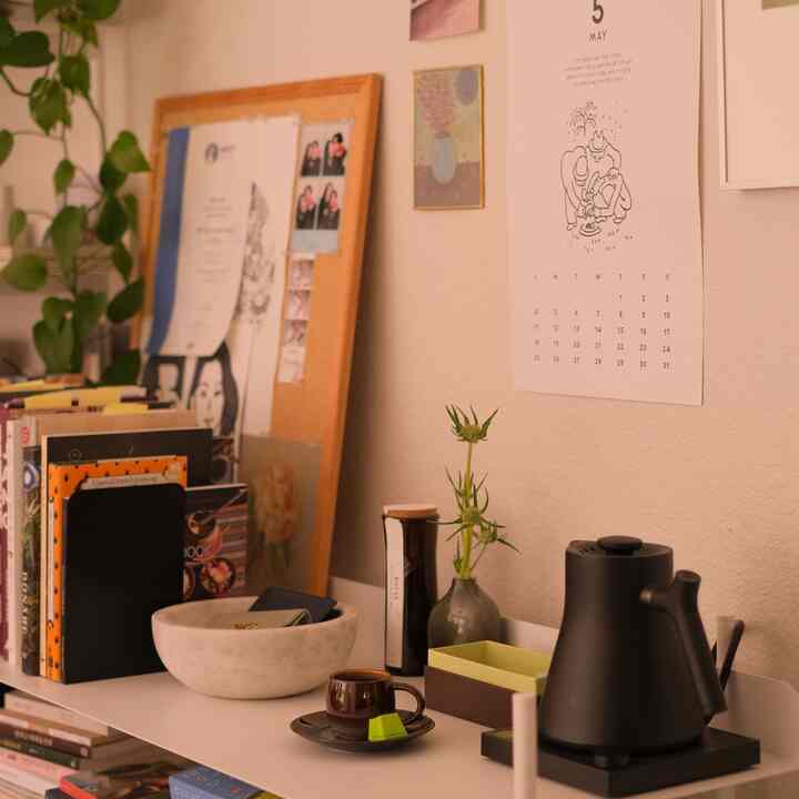 Unofficial coffee bar by the office for emergency coffee breaks ☕️ Usually not a fan of instant coffee but when they’re so cute and can serve as interior deco object, I have to add them to cart 🤭

#coffeebar #homeoffice #shelfinterior #officeinterior #homecage