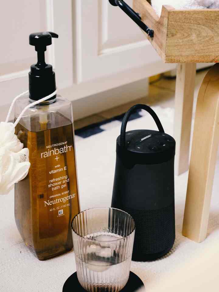 Just gave my bathroom a little glow-up and it feels so good. Bubble bath with Neutrogena Rainbath, a cold drink, and my go-to playlist = instant home spa. The Bose speaker brings the vibes with super clean sound. Who says your bathroom can’t feel like a mini getaway?


#BathroomGlowUp #SoftLuxuryVibes #HomeSpaDay #NeutrogenaRainbath #ChillVibesOnly #BoseSpeaker #SelfCareTime #BathroomInspo #RelaxModeOn #RentalFriendlyDecor
