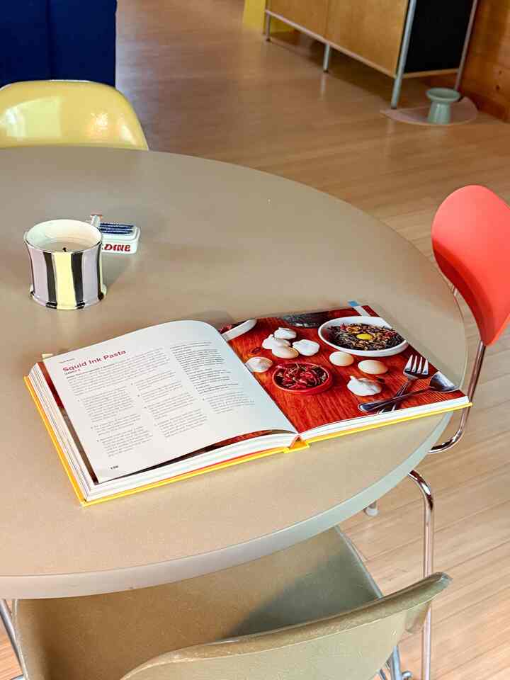 Seattle kind of day.
A quiet table, a recipe I might never make,
two bags waiting by the door,
and a cat who’s clearly in charge.
Just letting the hours simmer. 

#cabinhome #70s #cozy #smallhouseinterior 