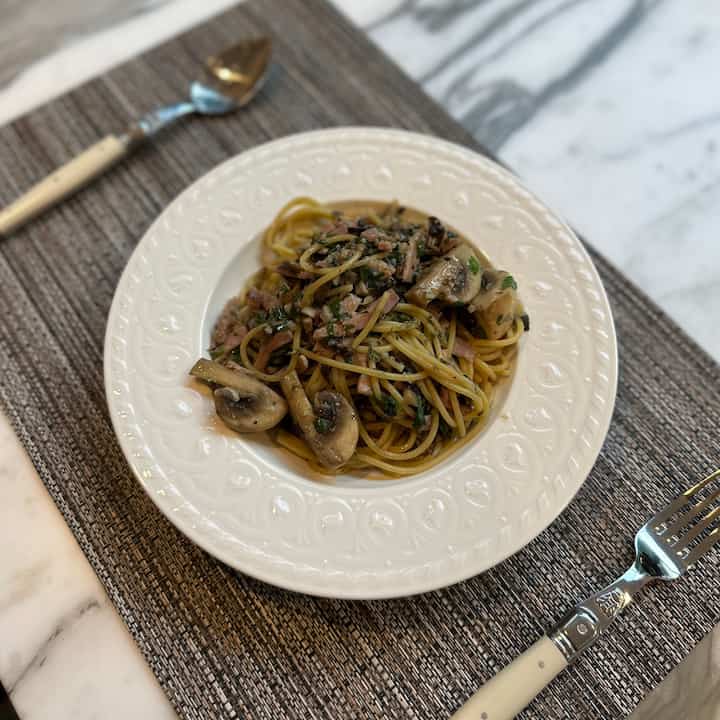 I'm absolutely in love with our new cutlery set we received as a gift! 🤍 It adds such elegance to our meals. And there's nothing better than enjoying our food while admiring the beautiful roses on the table. ❤️ #GiftLove #TableSetting #FlowerPower
#kitchen #diningroom #diningtable #plate #dish #plating #platingshot #flowergift #lighting #lightinginterior #mood #diningchair  #diningspace #decoratingtips  #decoratemyroom #decoration #diningtableinterior  #midcentury #midcenturymodern