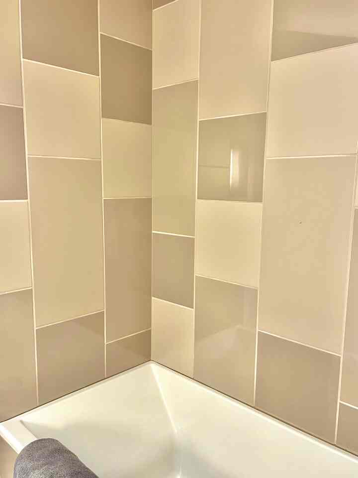 🛁 Master Bathroom Details: Calm, Cotton, and Soft Stone
I’m all about making daily routines feel a little more elevated — and our master bathroom is designed to be just that: calm and functional with a hint of spa luxury.

We used a different set of tiles on the walls here — still neutral, but with slightly more texture to create depth. The floor always has a white cotton foot mat, which helps keep the bathroom dry and soft underfoot (and adds that hotel-like feel I love).

My favorite part? The freestanding white towel rack. It holds multiple towels at once so we never run out, and the clean lines keep the space looking tidy. The second photo is a close-up of our shower booth, and the third shows the tile detail by the bathtub — simple materials, styled with intention.

#masterbathroom #bathroomdesign #softluxury #neutralinteriors #spaathome #cottonmat #towelrack #minimalinterior #bathroomupgrade #bathroomtiles #calmbathroom #dailyrituals #bathroomstyling #modernbathroom #bathroomgoals #cozyinterior #functionalstyle #interiorinspo