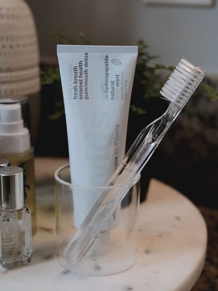 Love that both the toothbrush and toothpaste are self-standing—super practical and sleek! The clear handle on the toothbrush adds such a pretty touch to the counter setup. 🤍✨

#MinimalBathroom #BathroomOrganization #ToothbrushAesthetic #ClearToothbrush #SelfStandingToothbrush #ToothpasteHolder #BathroomEssentials #SimpleLivingStyle #NeutralBathroom #DailyRituals