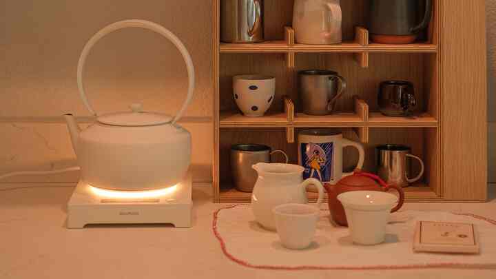 MoonKettle adds more beauty into my tea time 🥹🫖✨ Sound on for all the pretty songs it sings while bringing water to boil!

#balmuda #moonkettle #teatime #homecafe #tearoom 