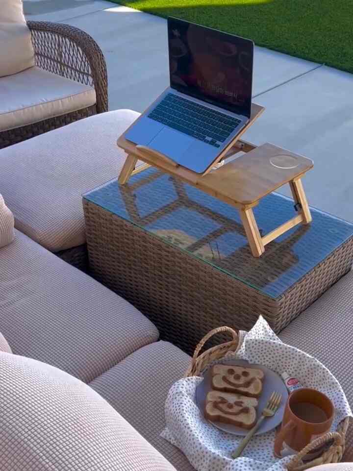 Last Sunday’s weather was so lovely that I lingered in the #backyard for a while, watching one of my favorite shows and savoring toast with  chestnut jam and #coffee. Just sitting there makes me feel like I don’t need to go far to find peace—my backyard feels like a quiet getaway of its own.💓
#backyard #lamdscape #backyarddecor #backyardfurniture