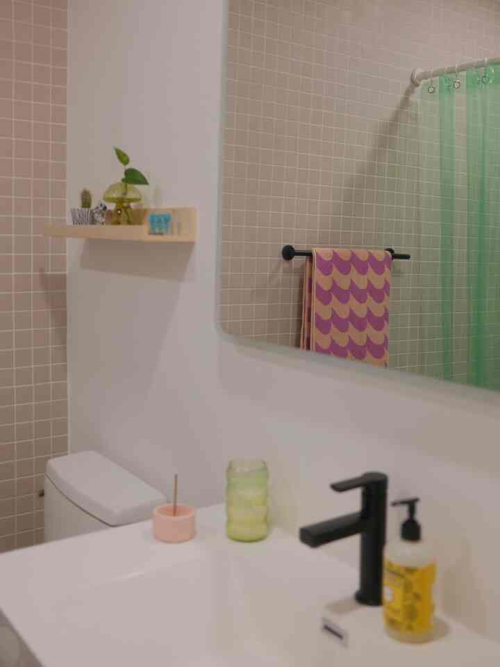 Bathroom decors! I love a fun and colorful bathroom :) #bathroomremodeling 