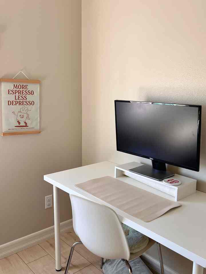 Keeping my desk clean and simple. Only with the essentials 🤍 #ashhouse #cozyroom #whiteinterior #woodinterior